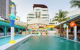 โรงแรมเอ-วัน เดอะ รอยัล ครูส พัทยา (SHA Extra Plus)